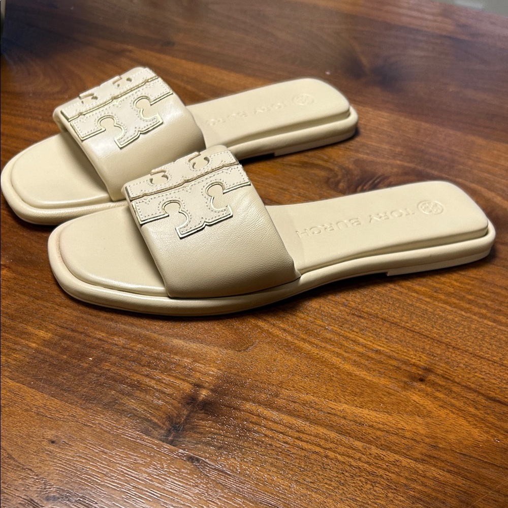 Tory Burch Dolce de Leche Double-T Monogram Padded Leather Slide Sandals - Picture 4 of 5